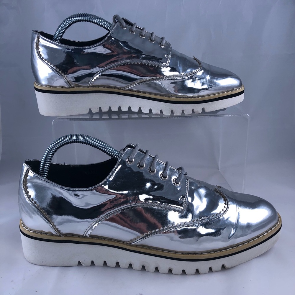 Cape Robbin Venus-1 Metallic Silver Oxford Shoes
